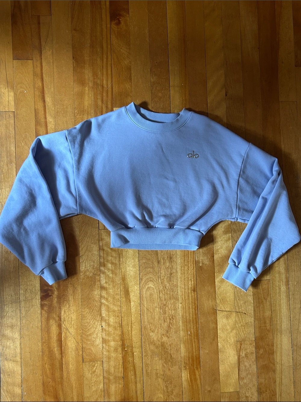 Alo Yoga Sky Blue Cropped Accolade Crewneck Sweatshirt